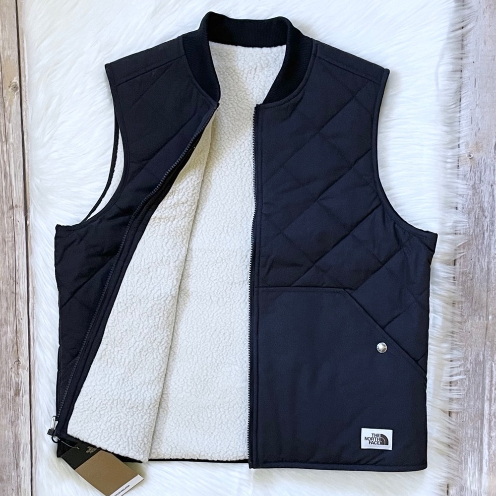 The North Face Women’s Cuchillo Reversible Navy Vest - Picture 2 of 9